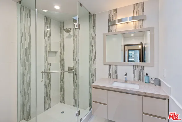 $5,195 | 2175 South Beverly Glen Boulevard, Unit 403, Los Angeles, CA 90025