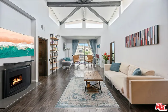 $5,195 | 2175 South Beverly Glen Boulevard, Unit 403, Los Angeles, CA 90025