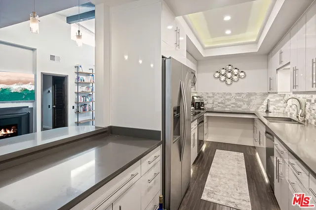 $5,195 | 2175 South Beverly Glen Boulevard, Unit 403, Los Angeles, CA 90025