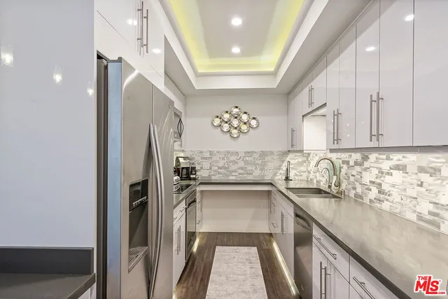 $5,195 | 2175 South Beverly Glen Boulevard, Unit 403, Los Angeles, CA 90025