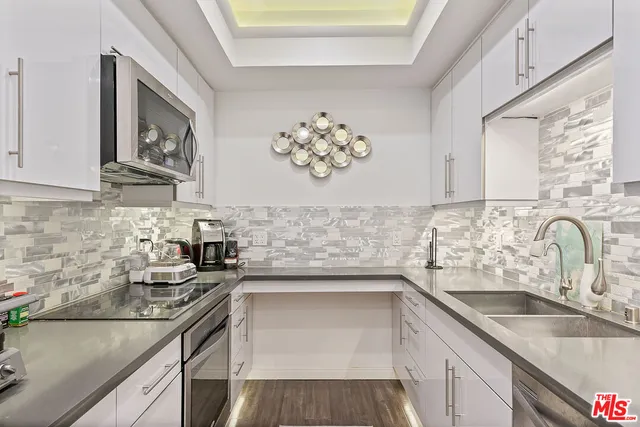 $5,195 | 2175 South Beverly Glen Boulevard, Unit 403, Los Angeles, CA 90025