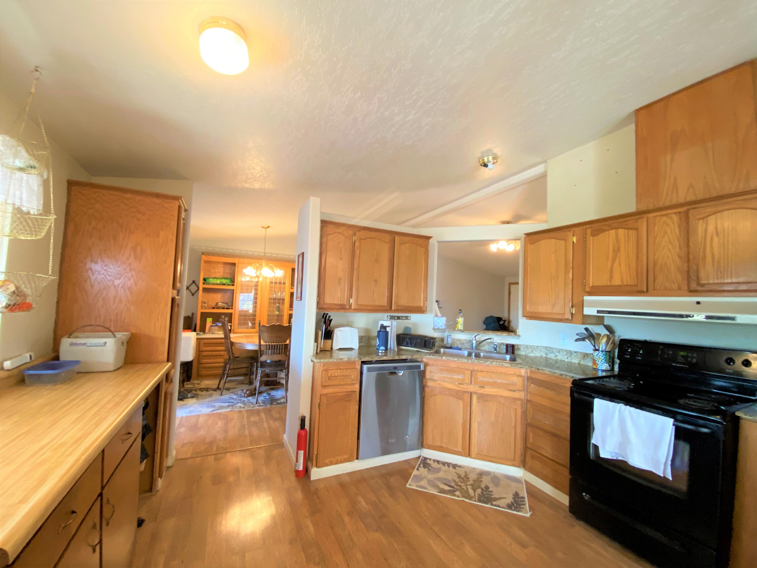 4035 Dodge Road White City, OR 97503 - Photo 4 of 34 Kitchen
