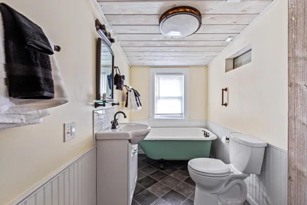 $1,900,000 | 710 West Ludington Avenue, Ludington, MI 49431