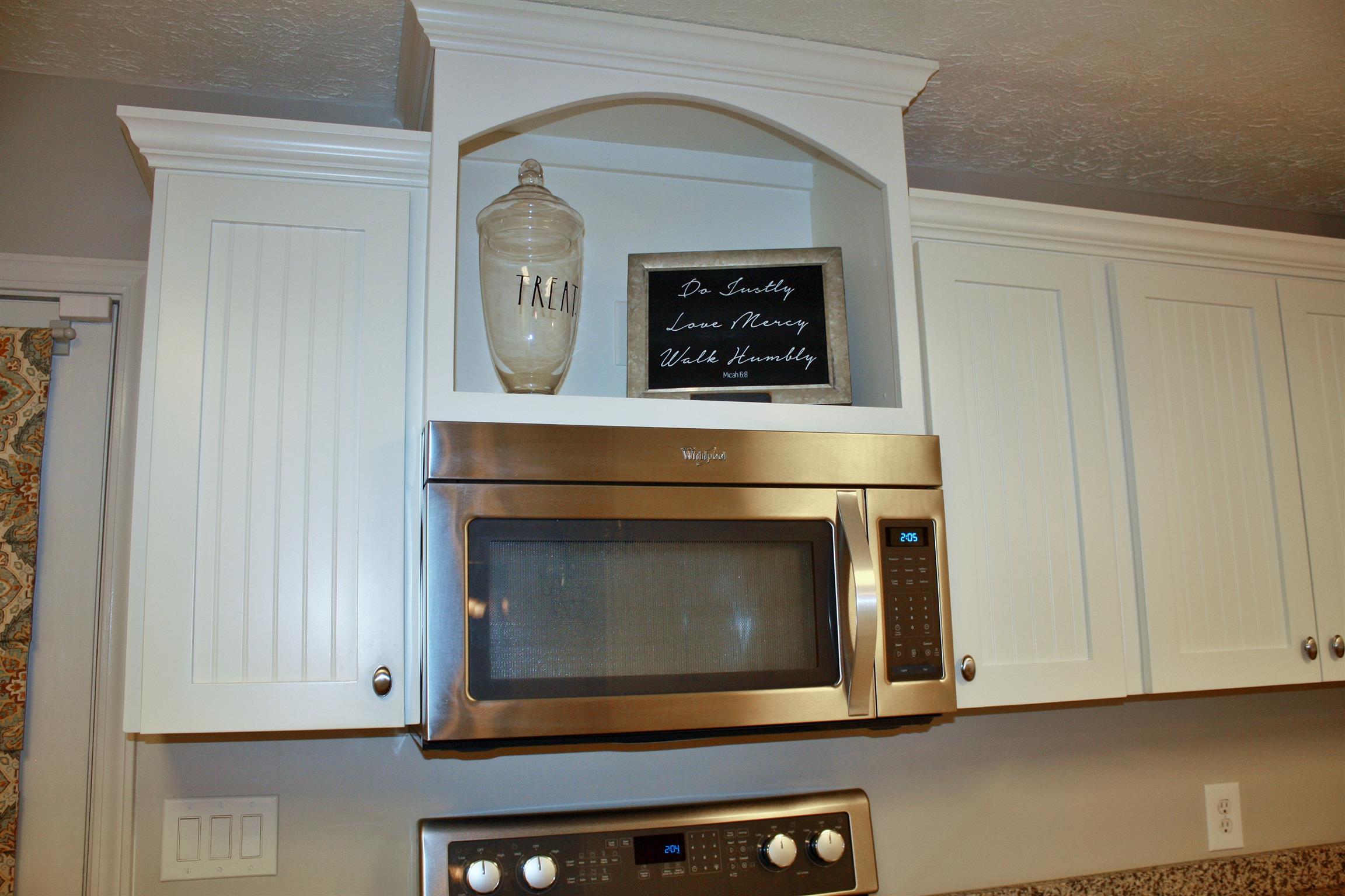 306 Lee Road Dickson, TN 37055 - Photo 20 of 29 Built in microwave and decorative shelving