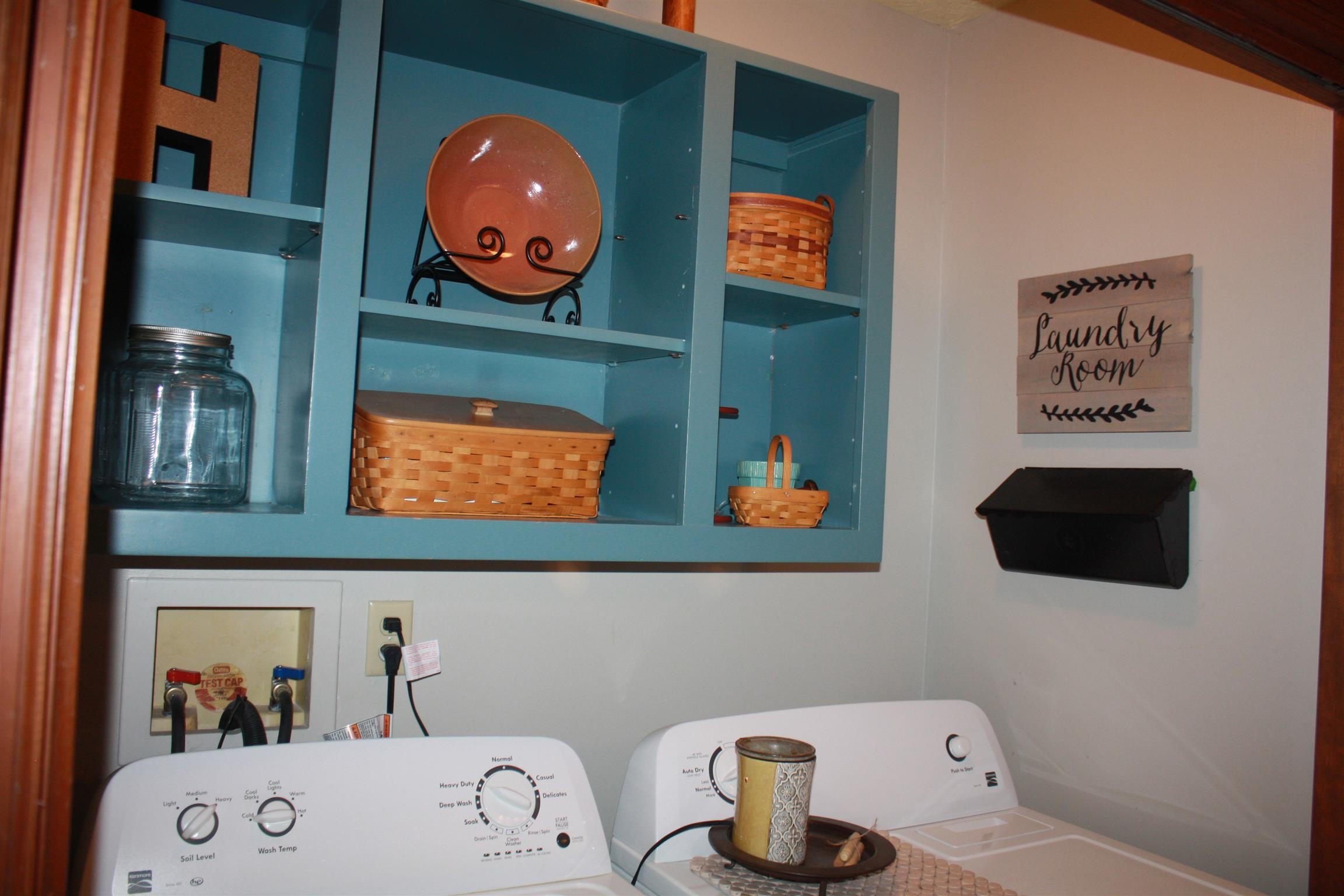 306 Lee Road Dickson, TN 37055 - Photo 27 of 29 Laundry area
