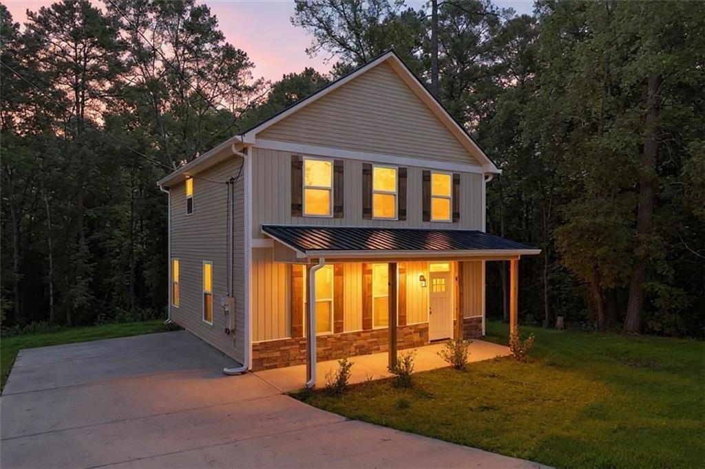 205 Pinecrest Road Cedartown, GA 30125 - Photo 5 of 27 a front view of a house with a yard