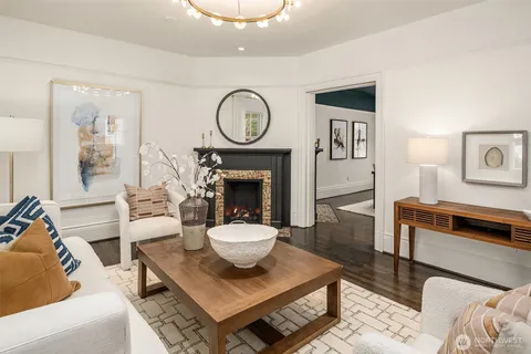 $1,999,000 | 4004 Washington Avenue, Seattle, WA 98199