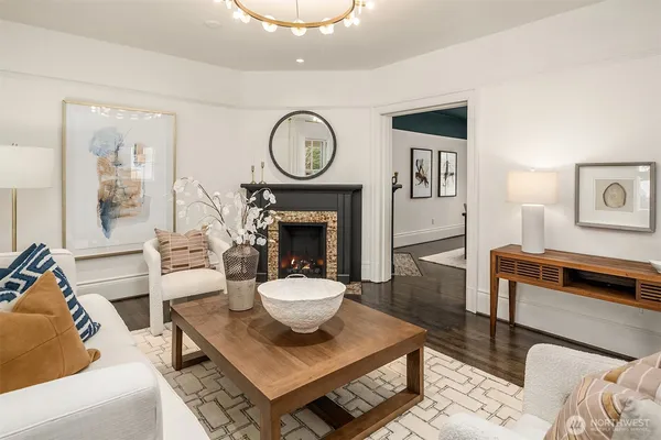 $1,999,000 | 4004 Washington Avenue, Seattle, WA 98199