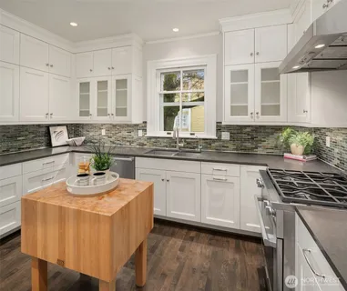 $1,999,000 | 4004 Washington Avenue, Seattle, WA 98199