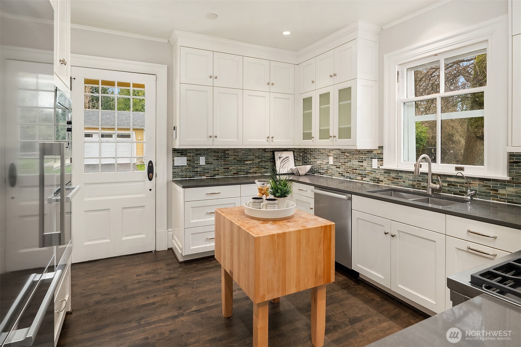 4004 Washington Avenue Seattle, WA 98199 - Photo 17 of 40