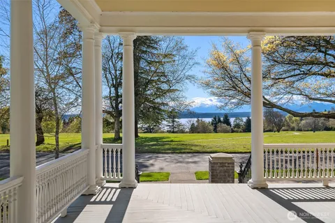 $1,999,000 | 4004 Washington Avenue, Seattle, WA 98199