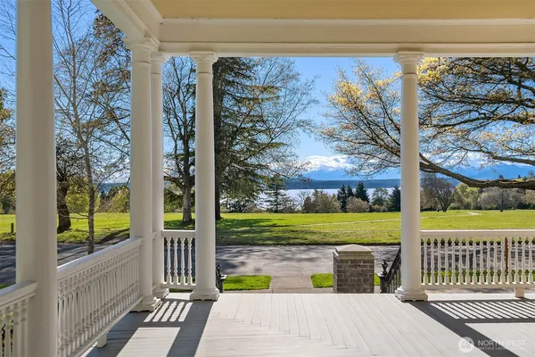 $1,999,000 | 4004 Washington Avenue, Seattle, WA 98199