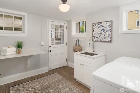 $1,999,000 | 4004 Washington Avenue, Seattle, WA 98199