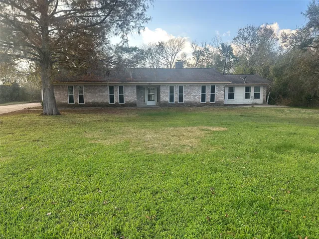 $320,000 | 132 Otter Trail, Lake Jackson, TX 77566