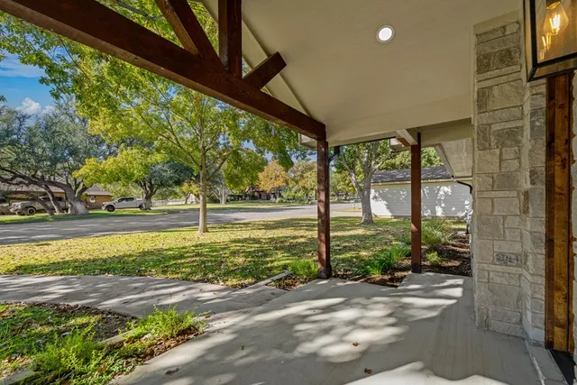 a view of a pathway along a building