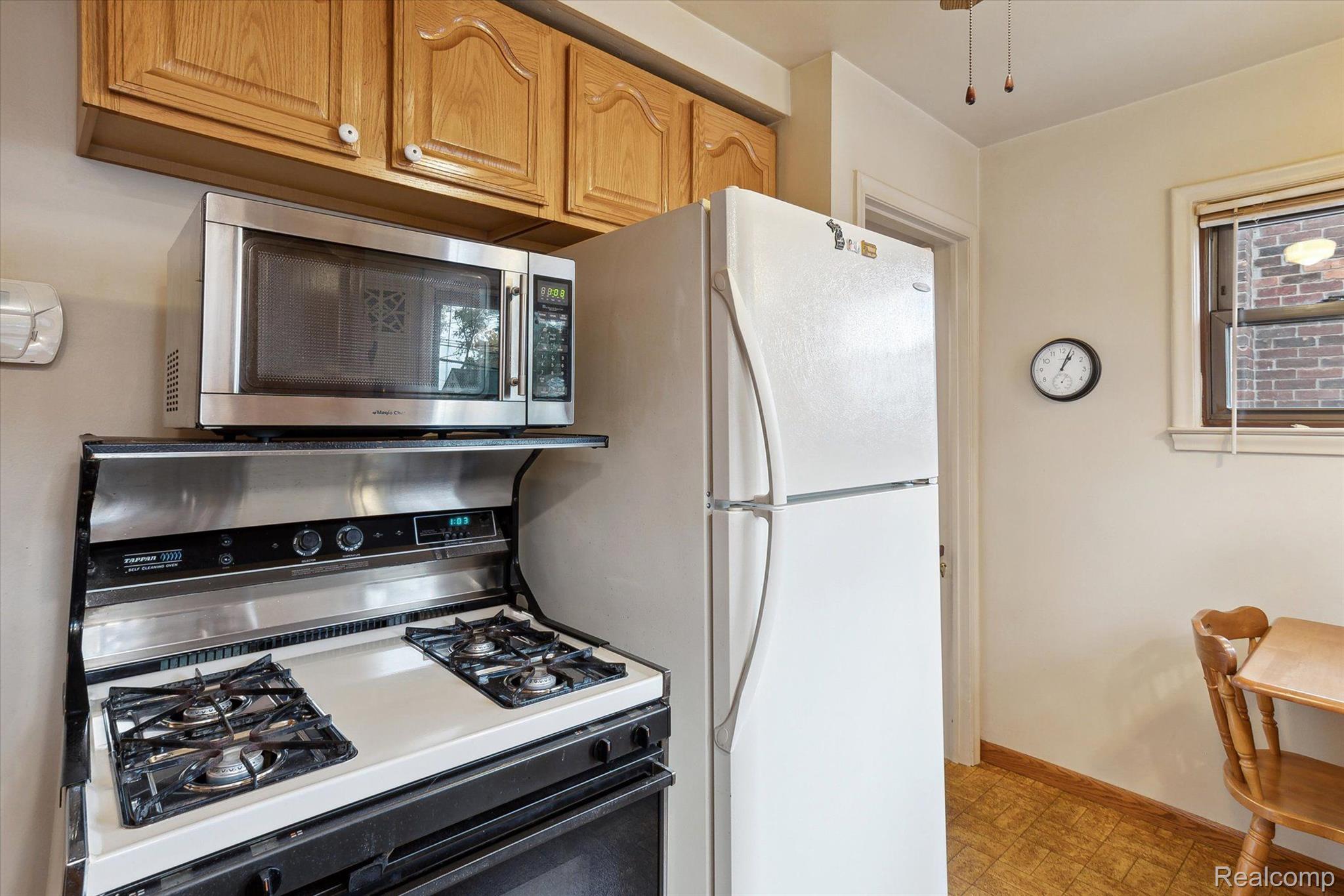 143 Auburn Street Inkster, MI 48141 - Photo 23 of 55 KITCHEN/APPLIANCES STAY