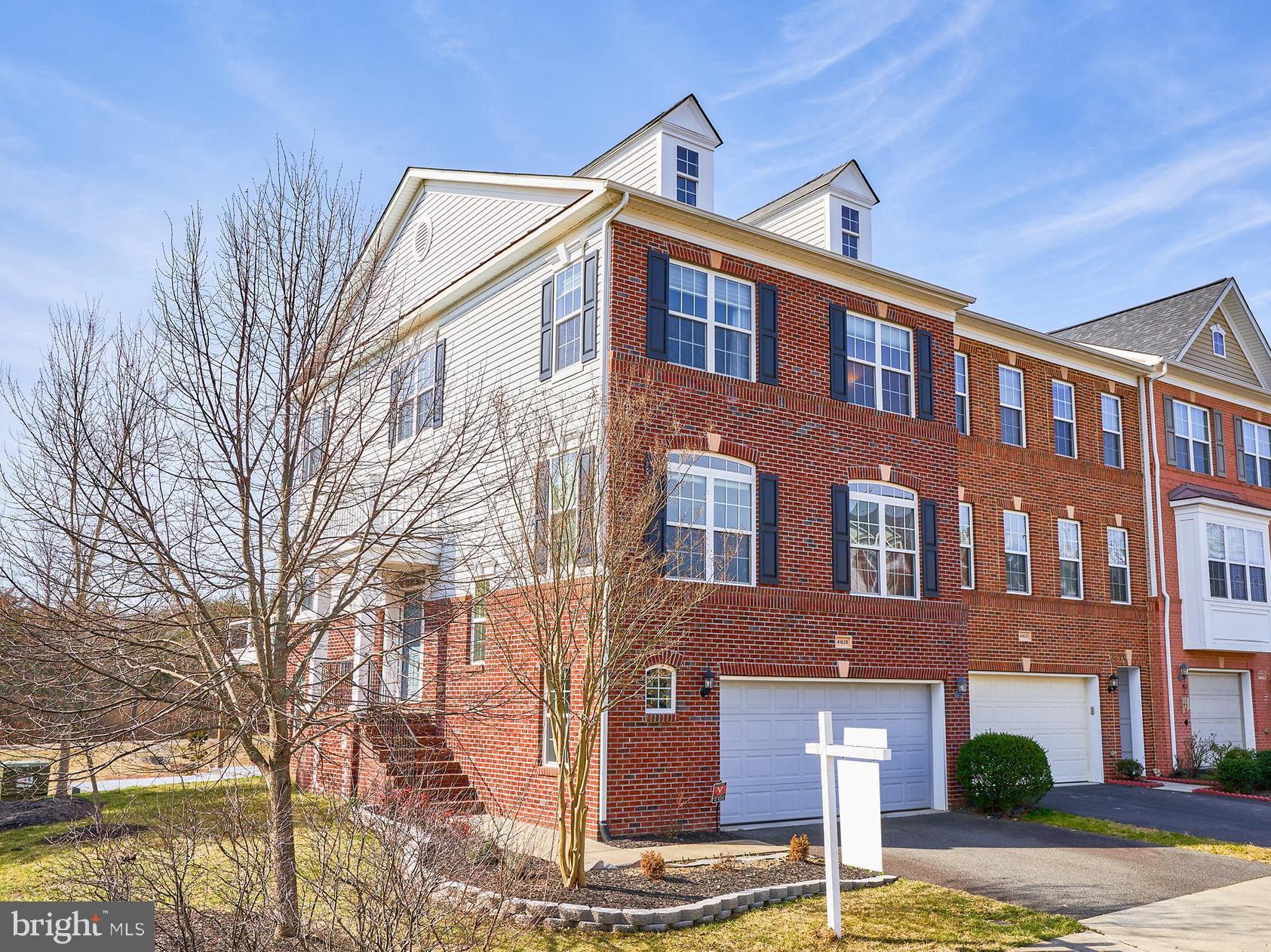 41625 Broxbourne Terrace Aldie, VA 20105 - Photo 2 of 43 a front view of a building