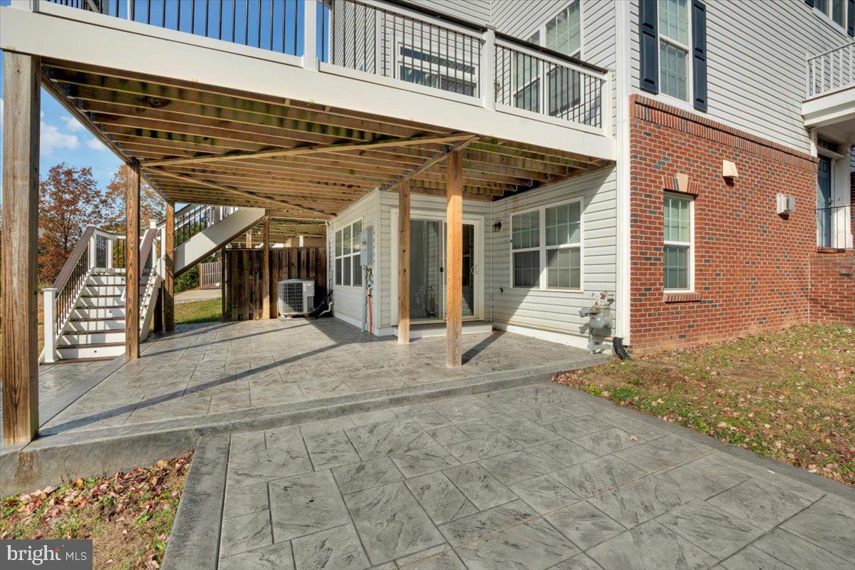 41625 Broxbourne Terrace Aldie, VA 20105 - Photo 40 of 43 a view of a house with a porch