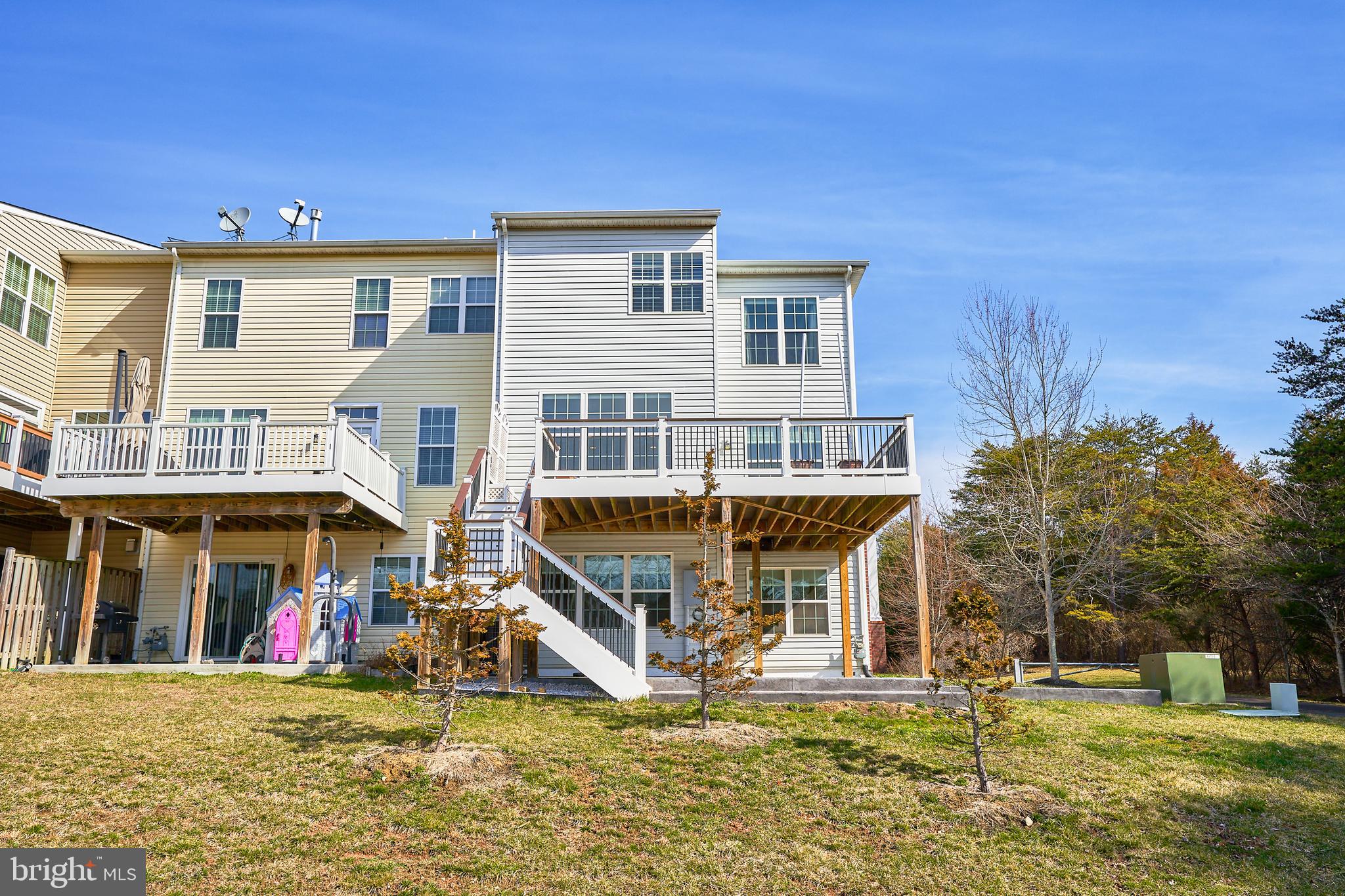 41625 Broxbourne Terrace Aldie, VA 20105 - Photo 4 of 43 a view of a house with a yard