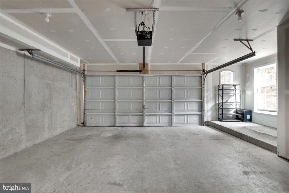 41625 Broxbourne Terrace Aldie, VA 20105 - Photo 43 of 43 a view of a livingroom with a staircase