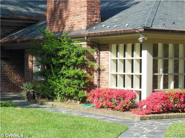 8010 Cameron Road Richmond, VA 23229 - Photo 2 of 14 a view of a house with a yard