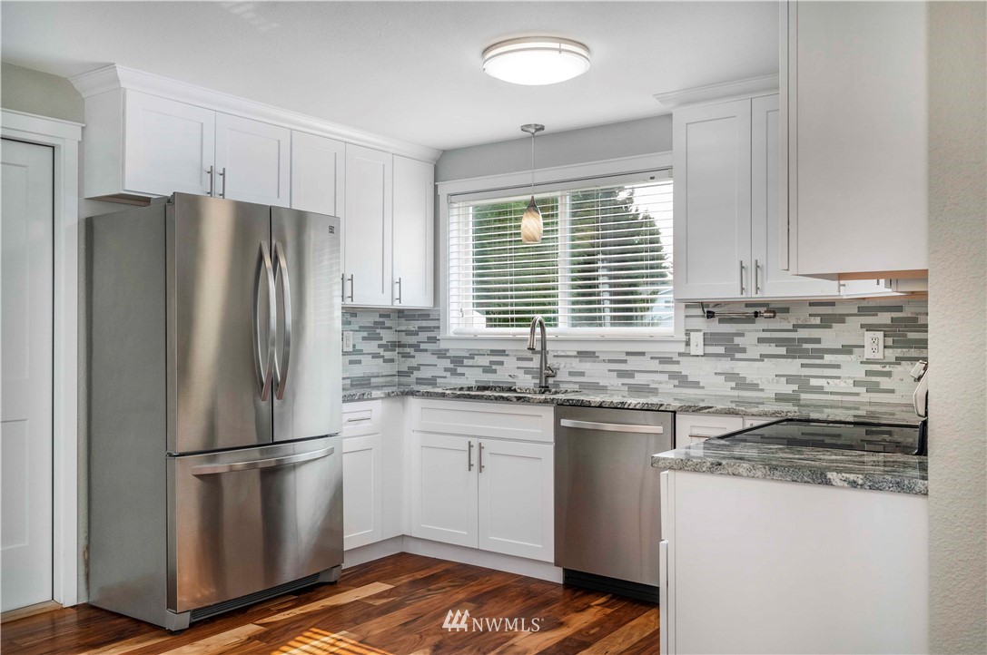 2429 165th Place Southeast Bothell, WA 98012 - Photo 11 of 25 Gallery Image 11