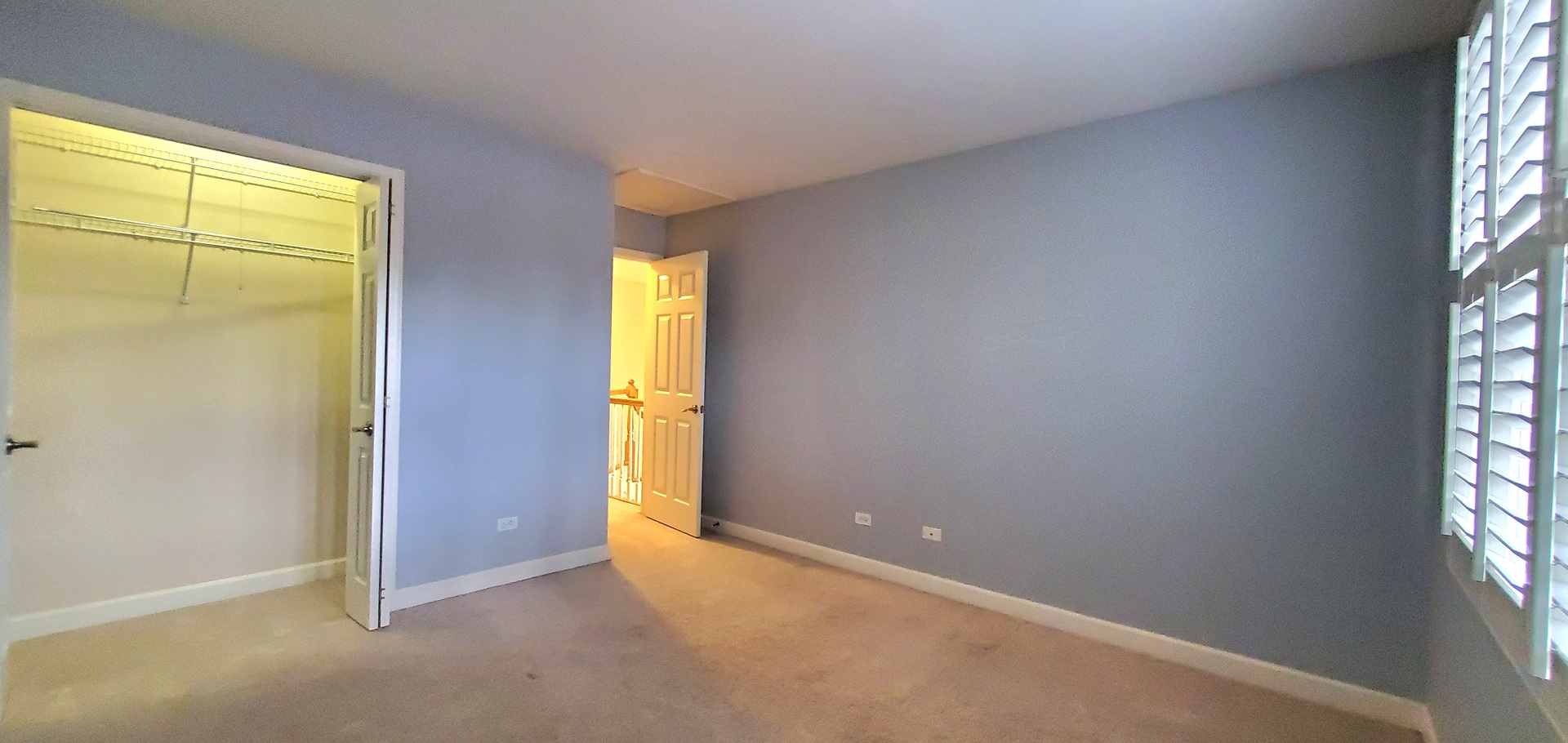 536 West Evergreen Street Wheaton, IL 60187 - Photo 22 of 27 an empty room with windows and closet