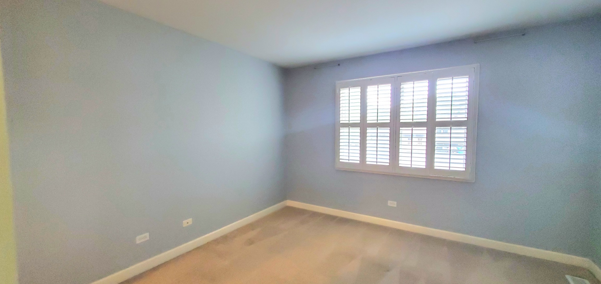 536 West Evergreen Street Wheaton, IL 60187 - Photo 23 of 27 an empty room with a window