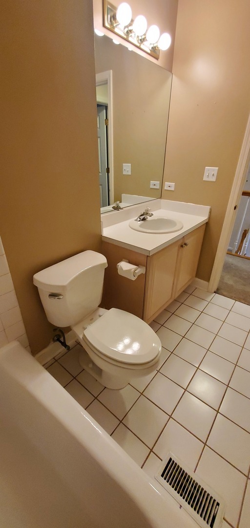 536 West Evergreen Street Wheaton, IL 60187 - Photo 24 of 27 a bathroom with a toilet a sink and mirror