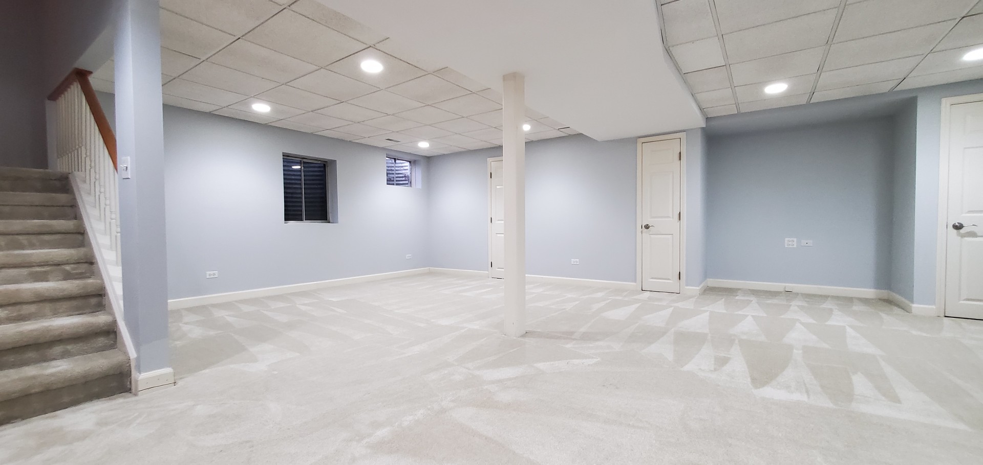536 West Evergreen Street Wheaton, IL 60187 - Photo 25 of 27 a view of an empty room with a window