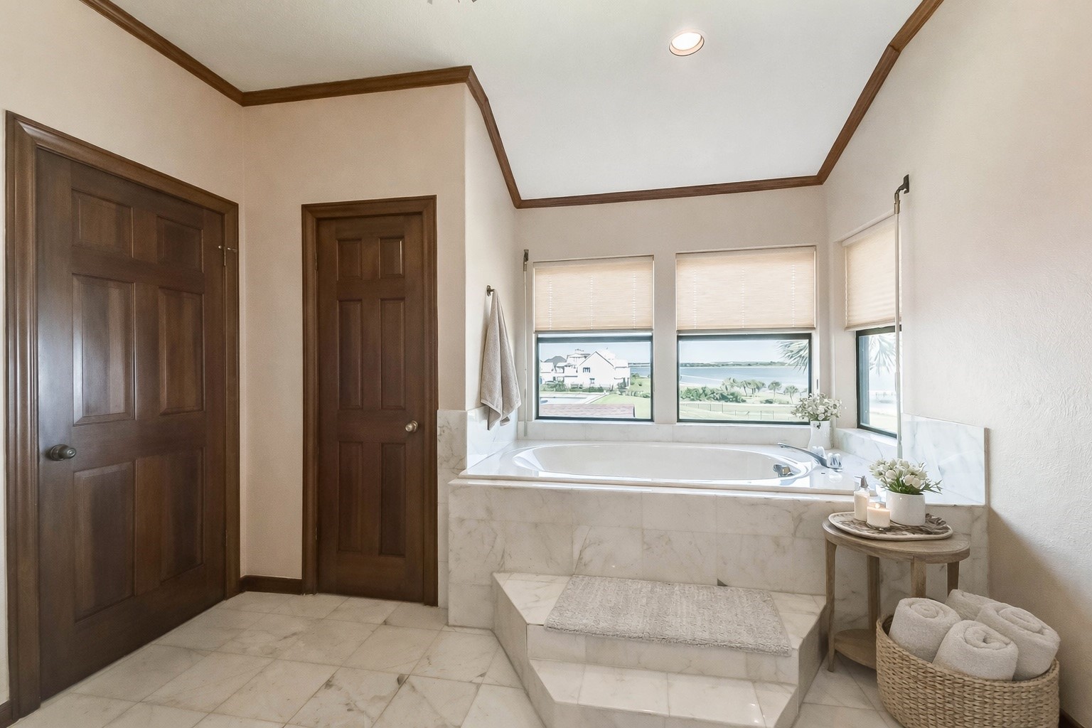 111 Bayridge Road La Porte, TX 77571 - Photo 37 of 50 Lets Soak after a long day, Sunset view from here is amazing!