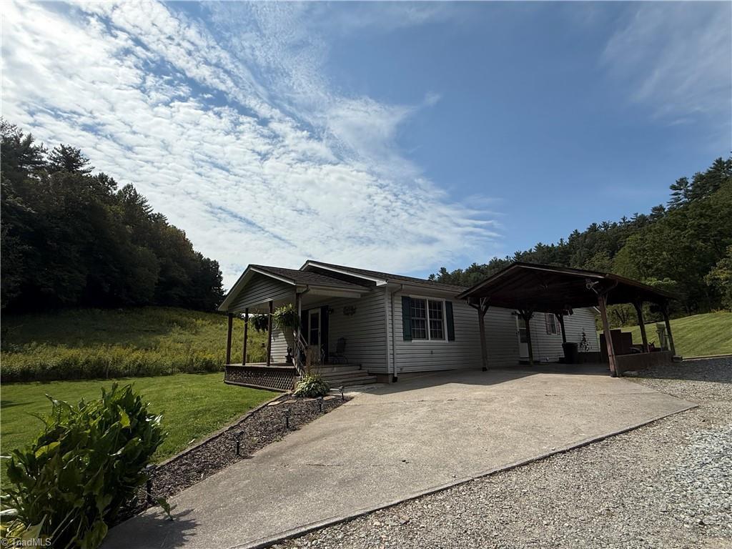 934 Mt Zion Road Deep Gap, NC 28618 - Photo 4 of 37