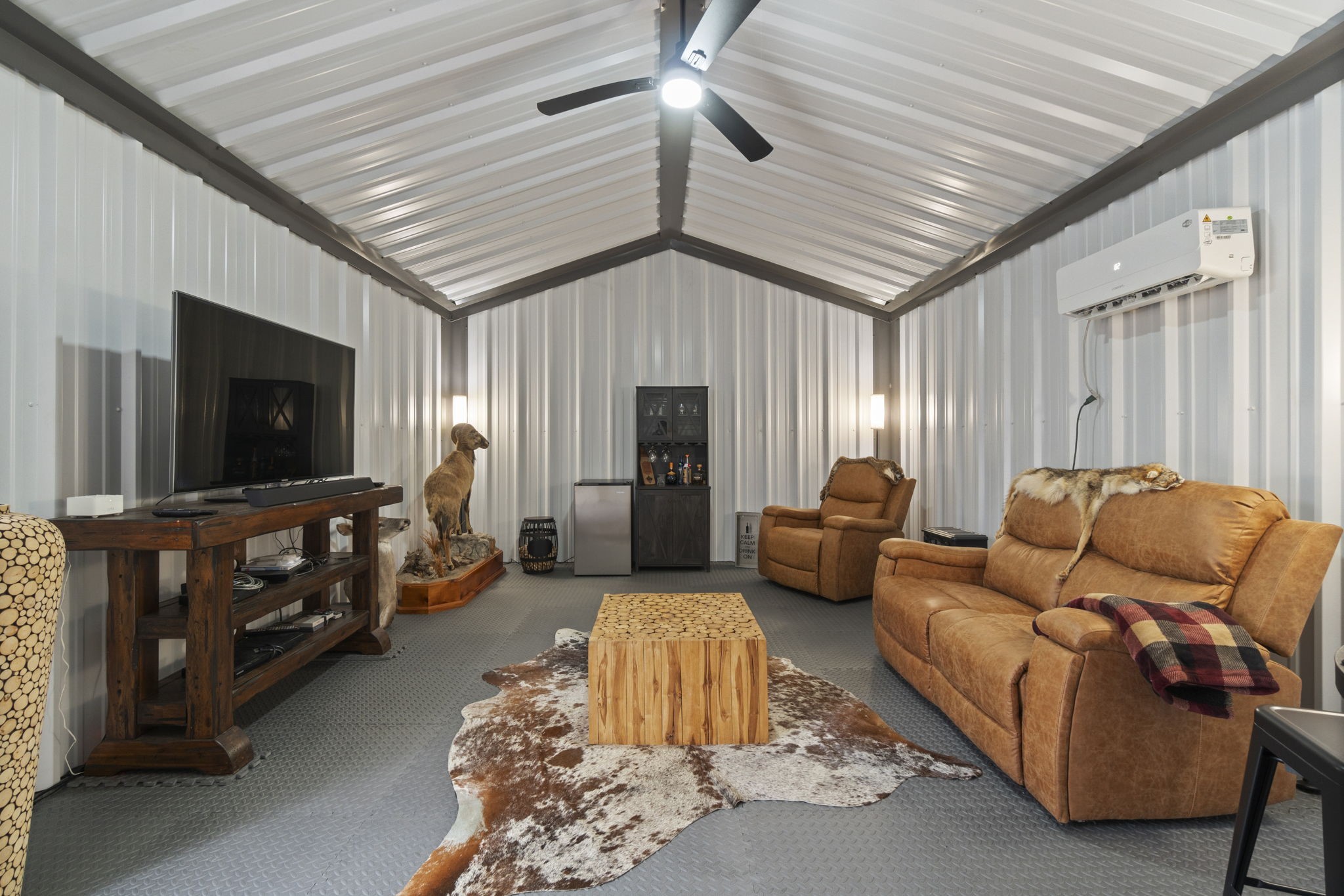 15651 Ben Wiggins Road Conroe, TX 77303 - Photo 39 of 47 a living room with furniture and a flat screen tv