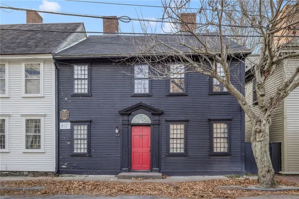 $2,000 | 73 Thames Street, Unit B, Newport, RI 02840