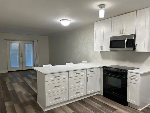 $1,300 | 3805 Houma Boulevard, Unit B116, Metairie, LA 70006