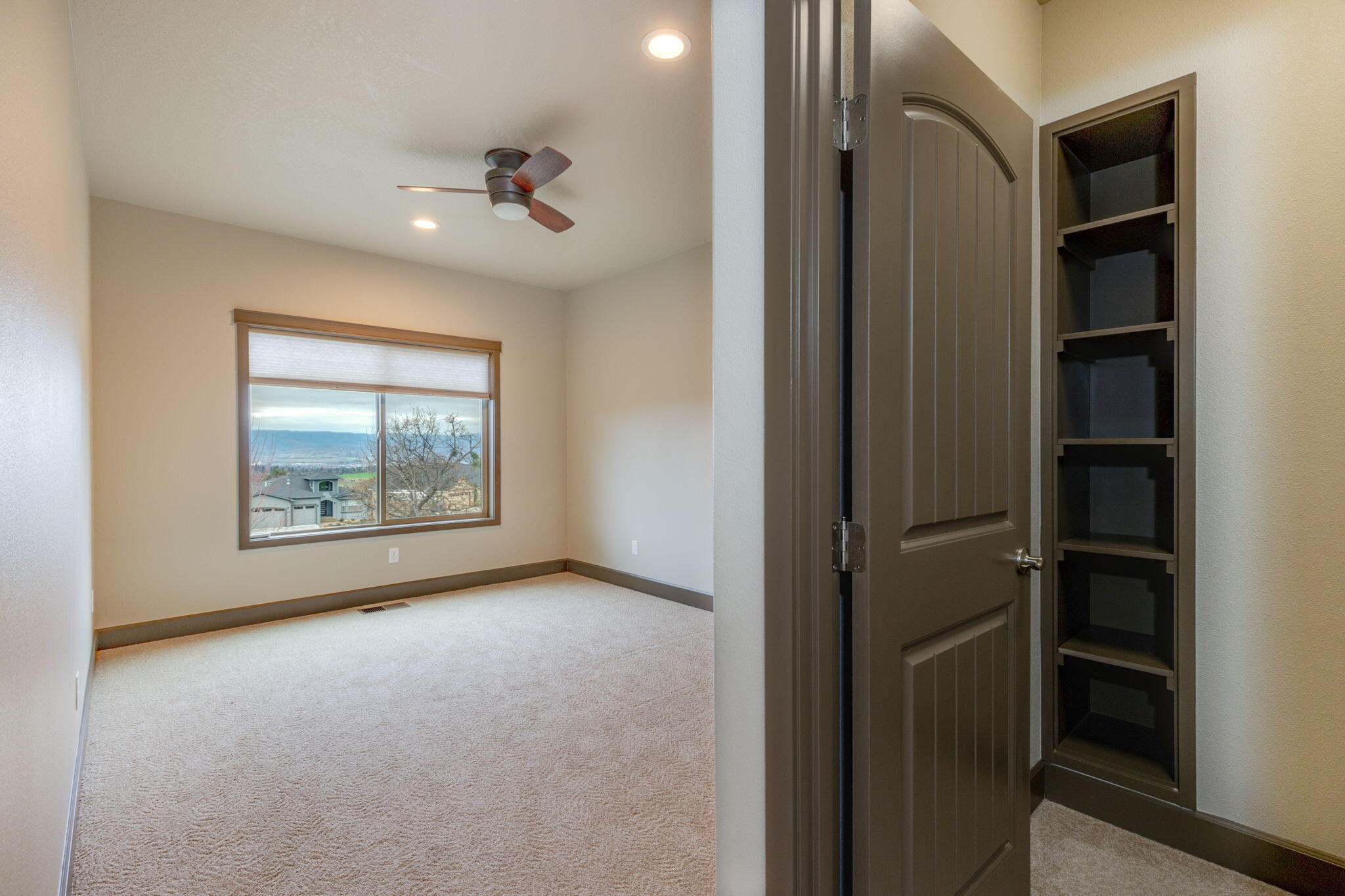 4240 Falcon Ridge Terrace Medford, OR 97504 - Photo 39 of 52 56-web-or-mls-ApxFRT (56)