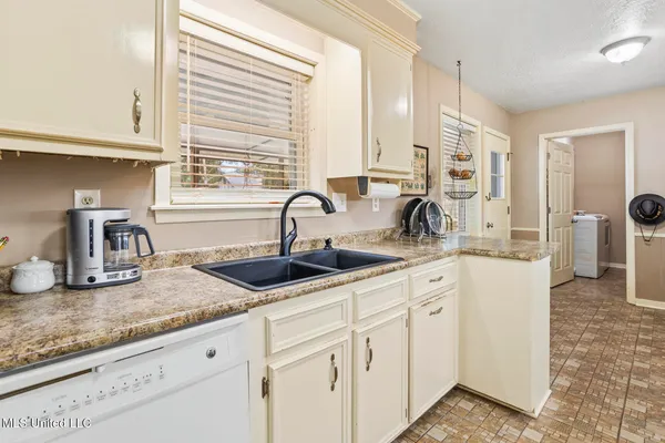 $239,900 | 102 Spanish Moss Drive, Clinton, MS 39056