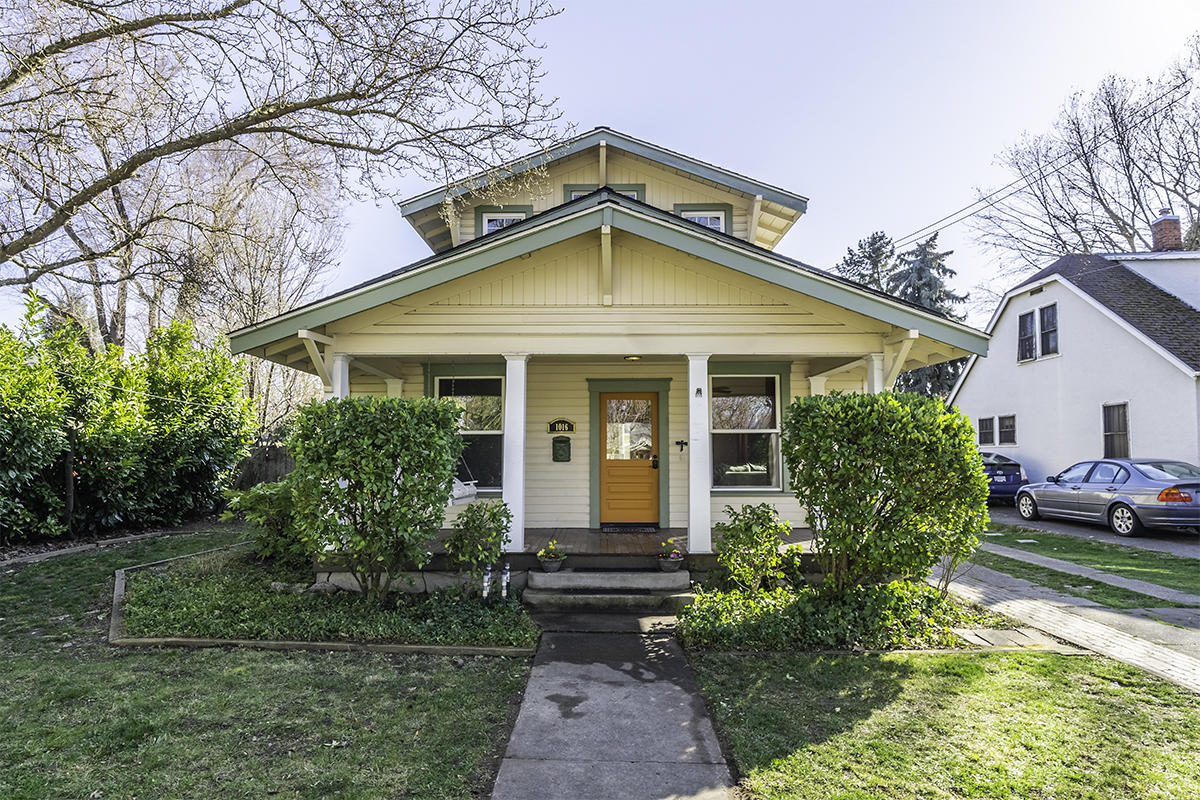 1016 Reddy Avenue Medford, OR 97504 - Photo 1 of 37 a view of a house with yard and plants