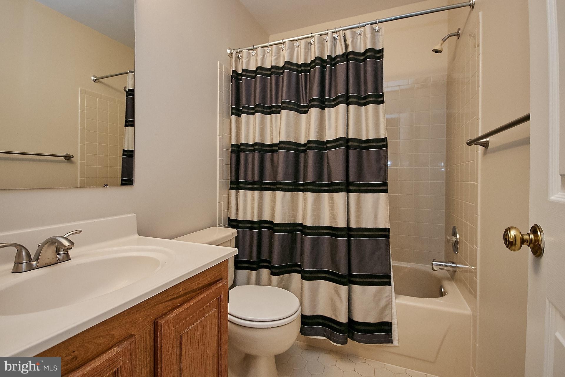 7426 Ridge Oak Court Springfield, VA 22153 - Photo 22 of 30 Upper Level Hall Bath