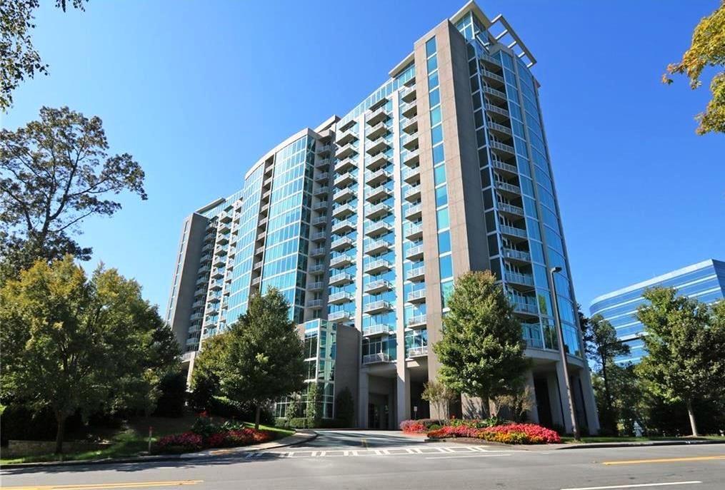 Horizon at Wildwood Condominium in Cobb County, GA with an "Atlanta" 30339 Address.  Live with nature at your doorstep yet still be in the city! Adjacent to the Chatthahoochee River National Recreation Area and walking distance to SunTrust Park.