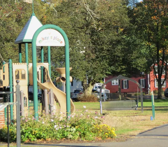 $449,900 | 18 Avalon Place, Wethersfield, CT 06109