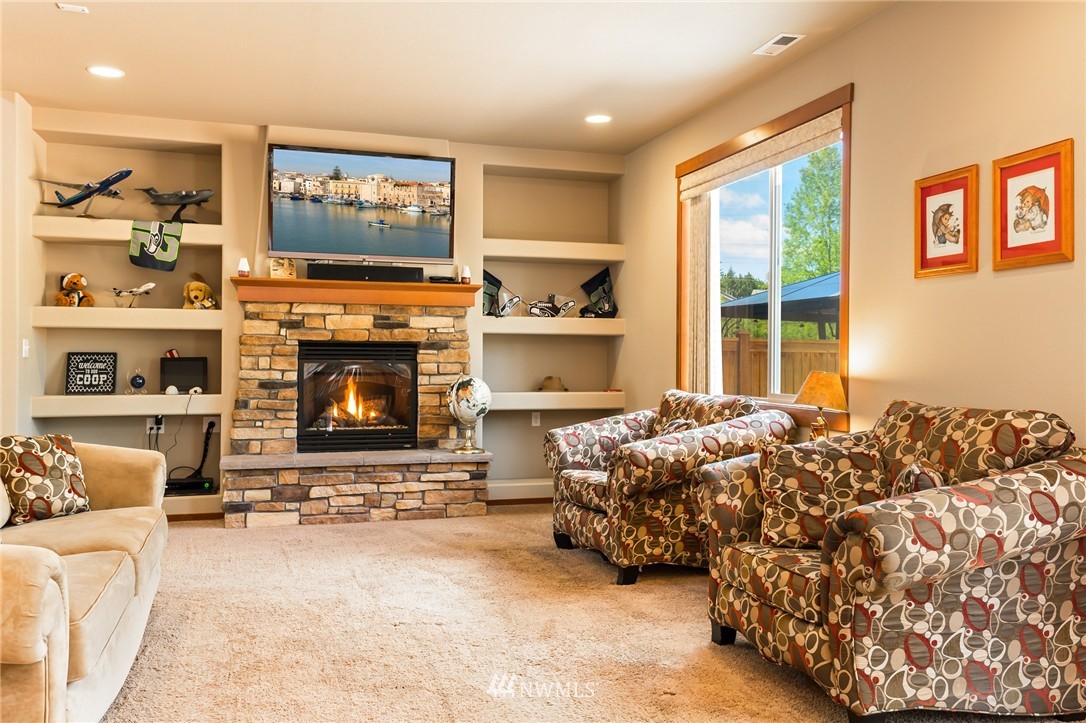 3611 164th Street Southeast Bothell, WA 98012 - Photo 3 of 18 Gallery Image 3
