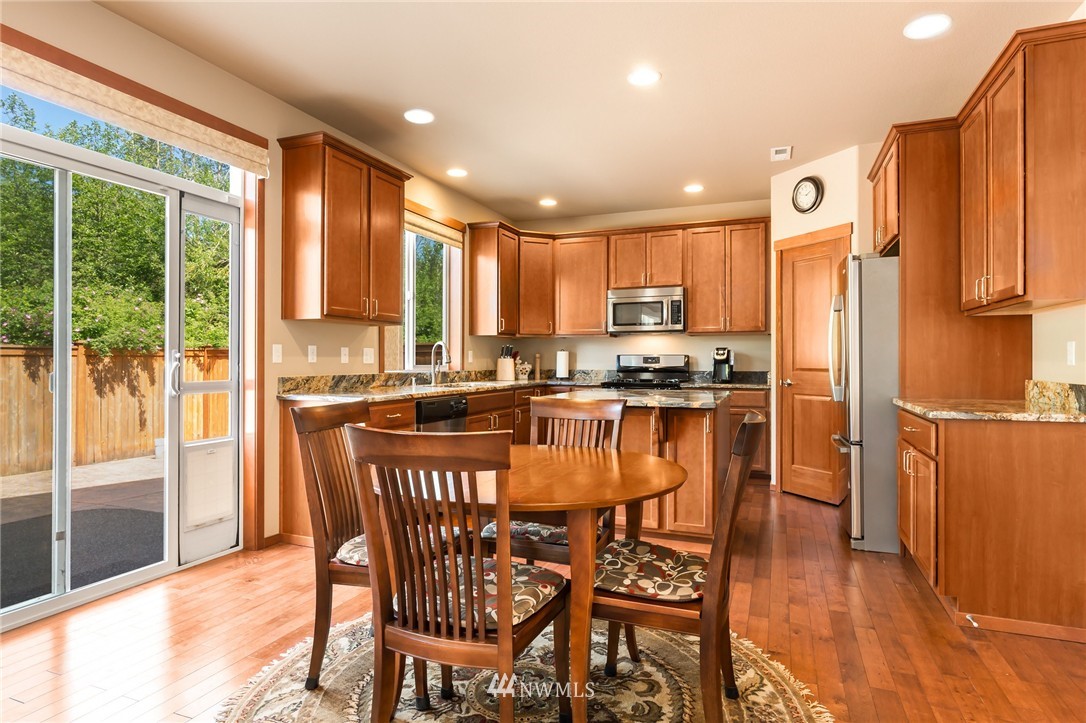 3611 164th Street Southeast Bothell, WA 98012 - Photo 5 of 18 Gallery Image 5