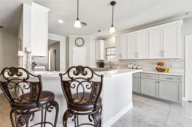 $370,000 | 1137 Lake Louise Drive, Gretna, LA 70056