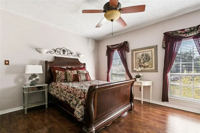 $370,000 | 1137 Lake Louise Drive, Gretna, LA 70056