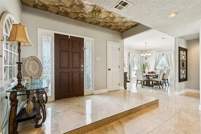 $370,000 | 1137 Lake Louise Drive, Gretna, LA 70056