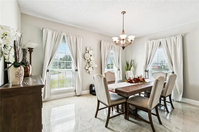 $370,000 | 1137 Lake Louise Drive, Gretna, LA 70056