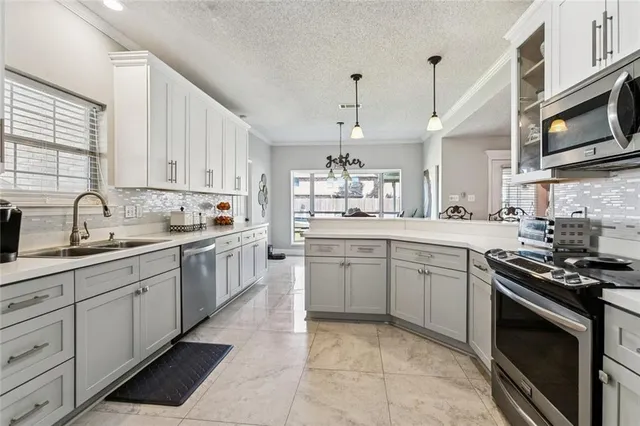 $370,000 | 1137 Lake Louise Drive, Gretna, LA 70056