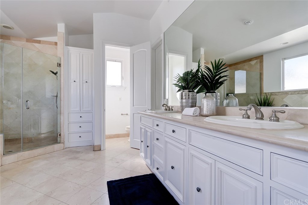 2818 North Ardmore Avenue Manhattan Beach, CA 90266 - Photo 23 of 34 a spacious bathroom with double sink a shower and a mirror