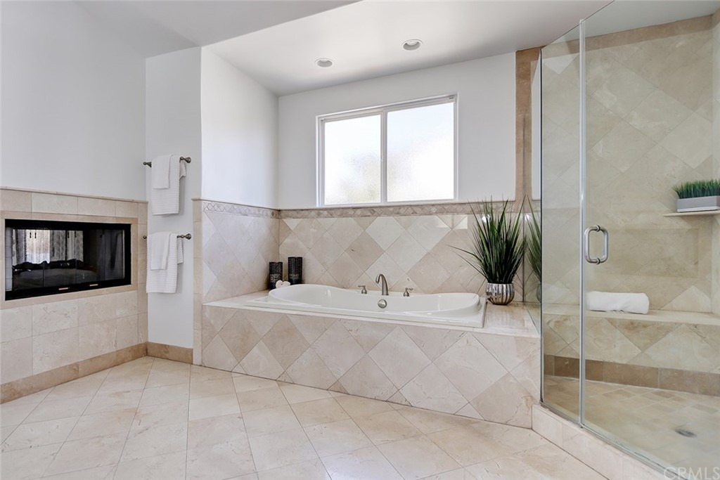 2818 North Ardmore Avenue Manhattan Beach, CA 90266 - Photo 24 of 34 a bathroom with a bathtub and a shower